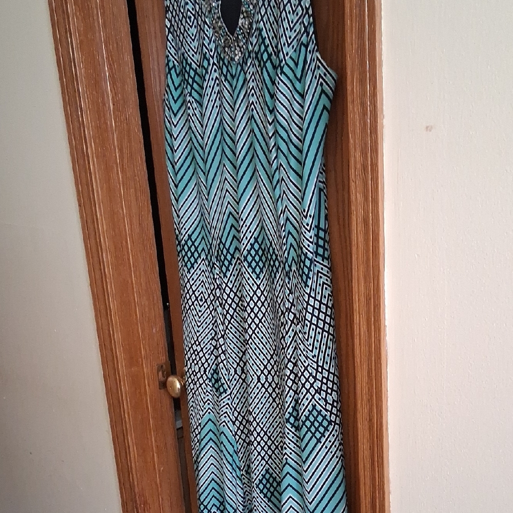 Beaded Neckline Sleevles Knee Length Dress